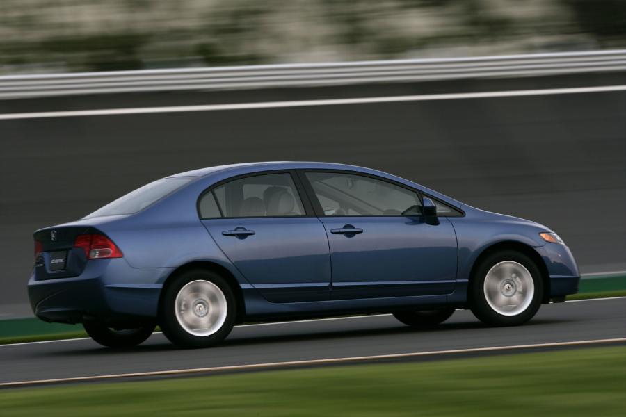  Honda Civic Sedan 2008 года  (фото 24 из 28)